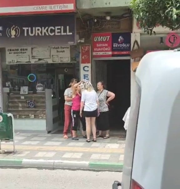 Kuaförün meslek aşkı... Deprem bile durduramadı