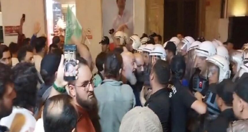 Leman dergisi önünde şok tehdit: ‘Ya onlar ölecekler, ya biz öleceğiz’