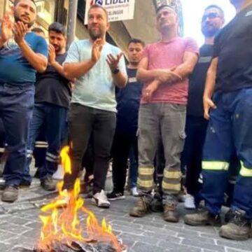 Madencilerden TİS protestosu: Bordro yaktılar