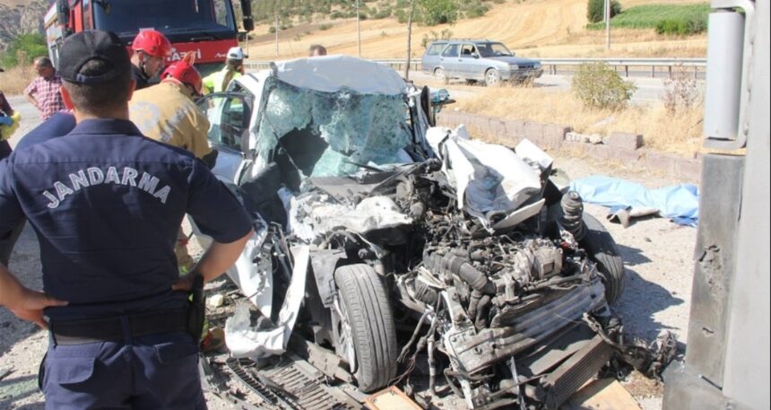 Manisa’da feci kaza: Baba ve 3 çocuğu hayatını kaybetti