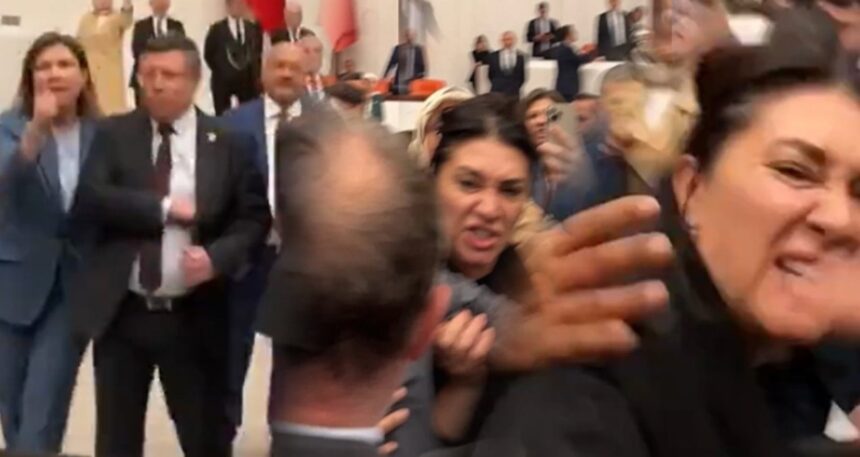 Meclis birbirine karıştı! AKP’li vekiller muhalefete saldırdı