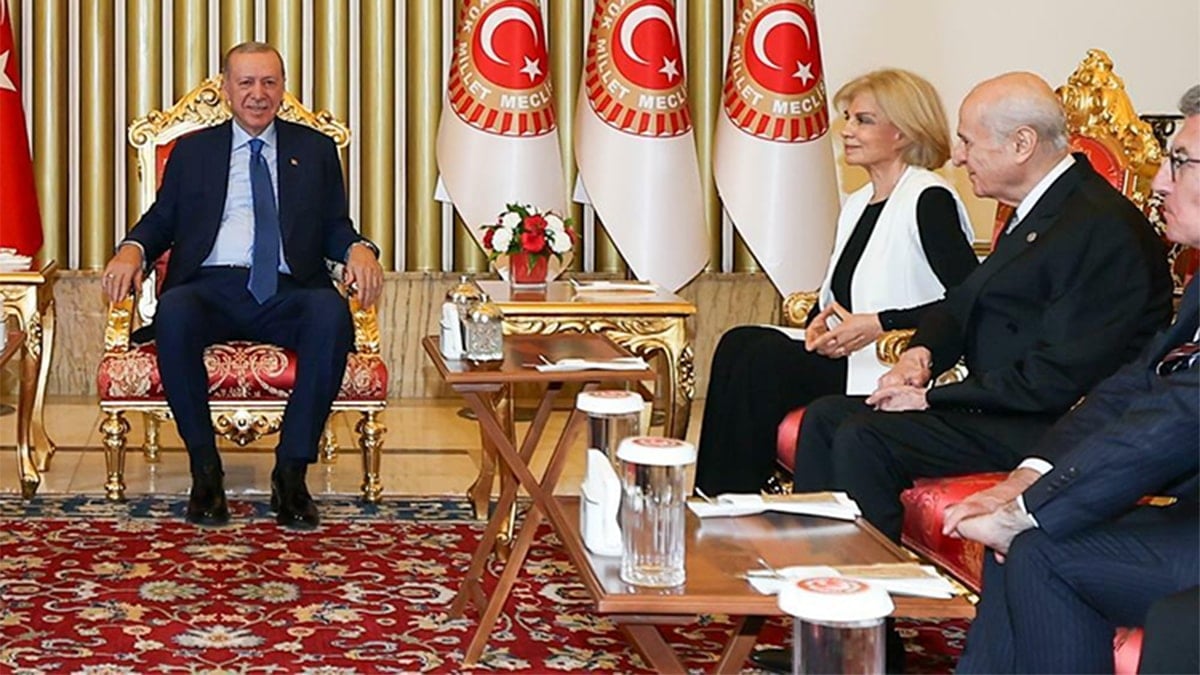 Meclis'te dikkat çeken kare: Erdoğan'ın hemen sağına oturdu