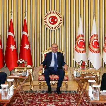 Meclis’te dikkat çeken kare: Erdoğan’ın hemen sağına oturdu