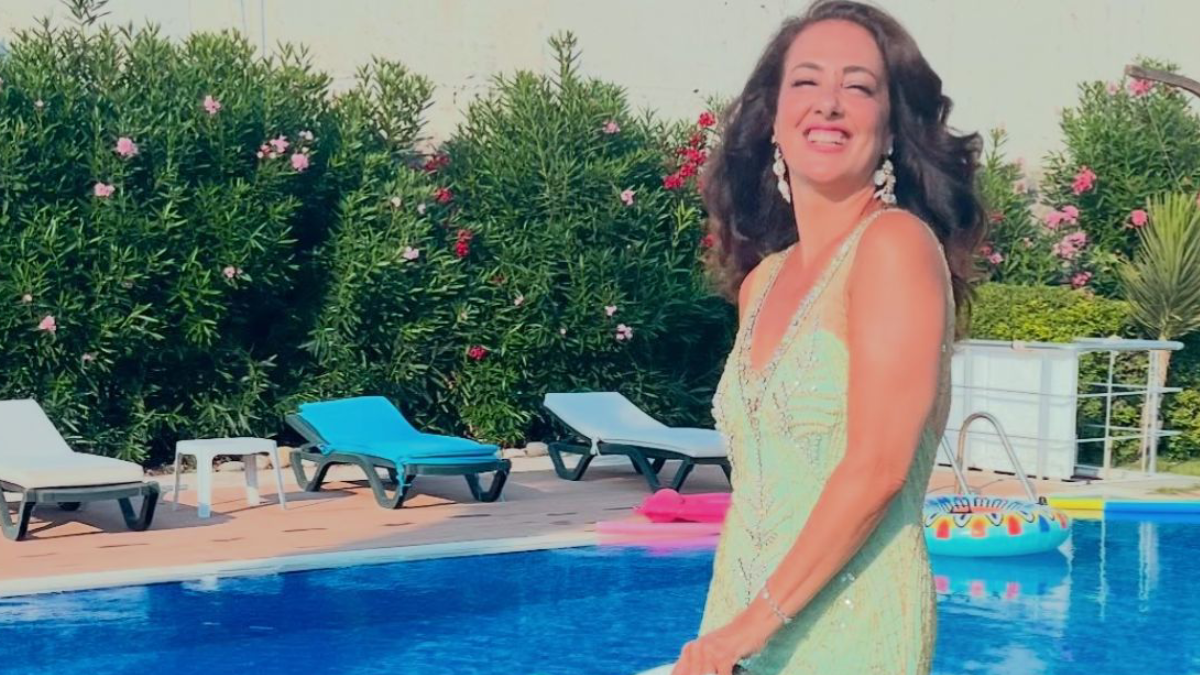 Meltem Cumbul'un forma tanıtımında giydiği kıyafet Fenerlileri çıldırttı