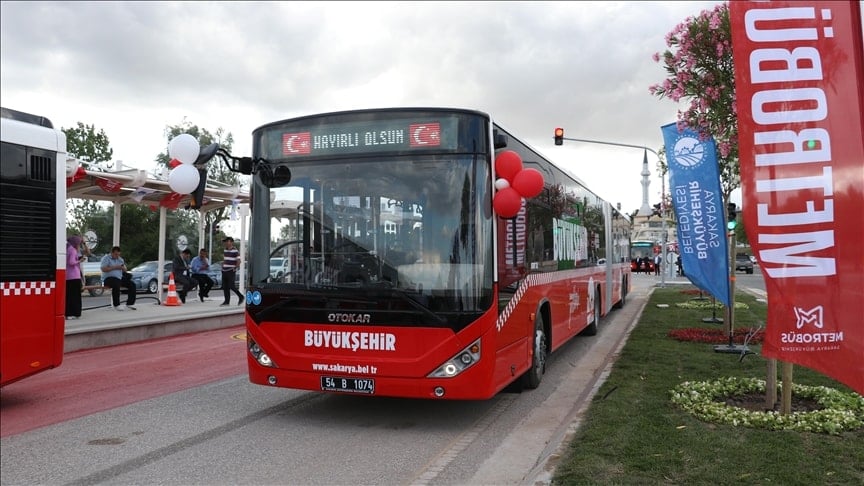 Metrobüs bir şehirde daha hizmete başladı: 2 ay ücretsiz olacak