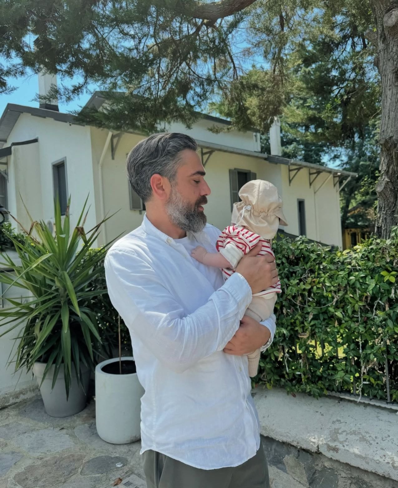 Neslihan Atagül 5 aylık oğlu Aziz'i paylaştı