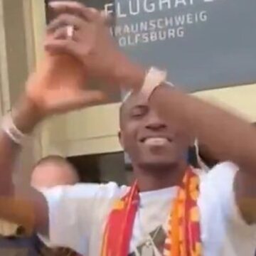 Osimhen ilk üçlüsünü Almanya’da çektirdi