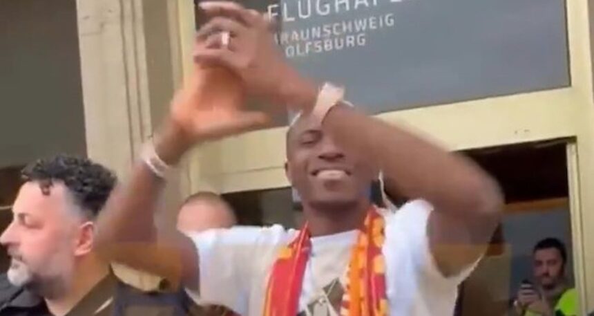 Osimhen ilk üçlüsünü Almanya’da çektirdi