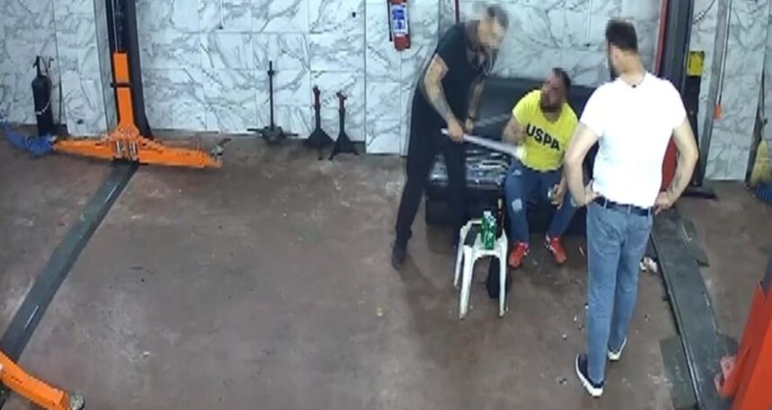 Oto tamircide levye ile dövüldü