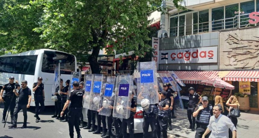 Özel sektör öğretmenlerine yürüyüş esnasında gözaltı