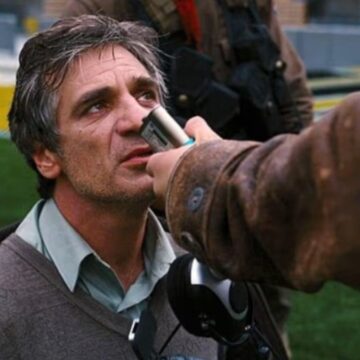 Plajda aniden yere yığıldı: ‘Batman ve ‘Rambo’ yıldızı hayatını kaybetti