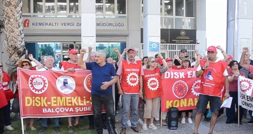 SGK önünde toplanan emeklilerden maaş isyanı