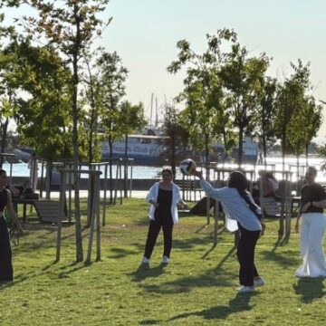 Sıcaktan bunalan İstanbullular sahil ve parklarda serinledi