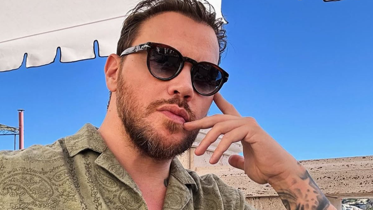 Sinan Akçıl'dan eski sevgilisi Hadise'ye ilginç gönderme