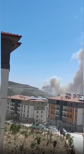 Son Dakika... Hatay'daki yangın yerleşim yerine sıçradı: Vatandaşlar alevleri çığlık atarak izledi