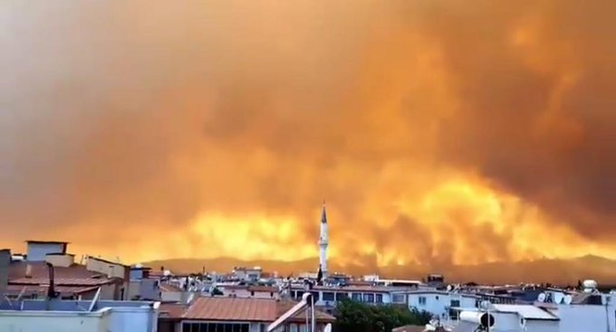 Son dakika: Peş peşe yangınlar çıkıyor... 50 bin kişi tahliye edildi... Komandolar harekete geçti