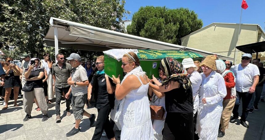 Strece sarılı cesedi bulunmuştu:  Dinara’nın tabutunu kadınlar taşıdı