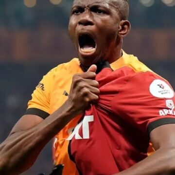 Taraftarlardan Osimhen için çirkin pankart