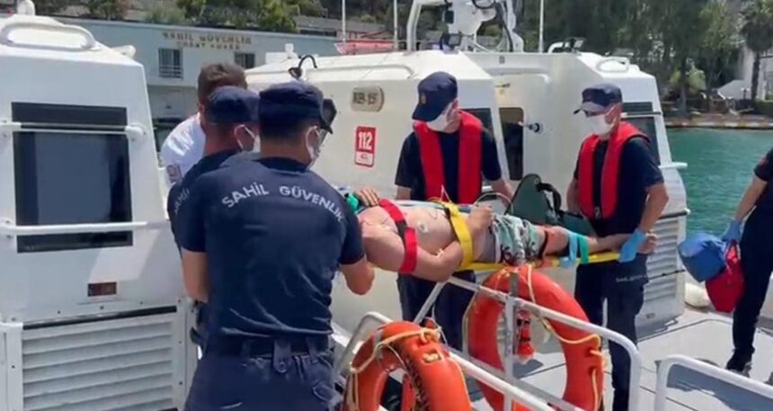 Tekneden denize atlayan turist bayıldı, boğulmaktan son anda kurtarıldı