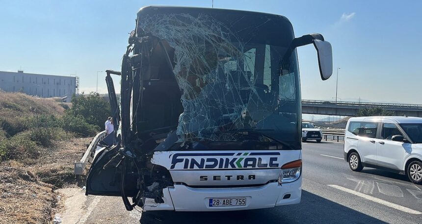 TEM’de yolcu otobüsü kamyona arkadan çarptı
