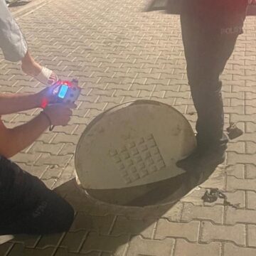 Temizlik için girdikleri atık su hattında zehirlendiler