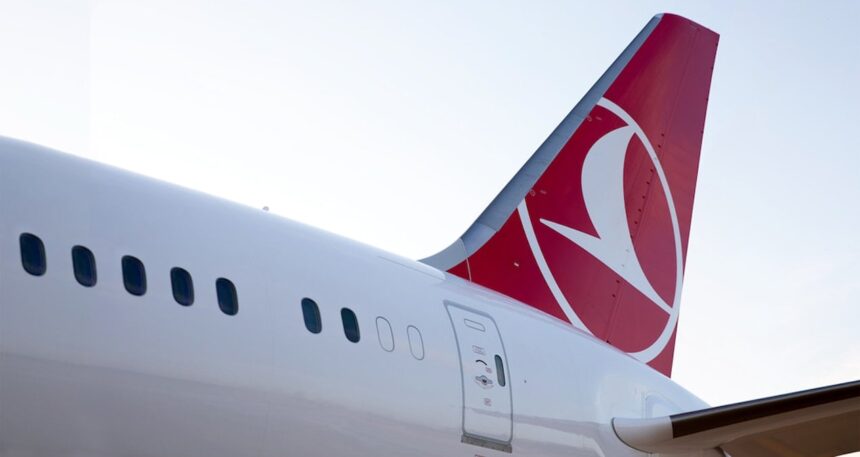 THY uçağı Antalya’ya acil iniş yaptı