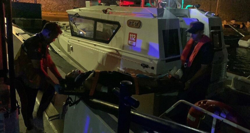 Trafik kazası geçiren kadının yardımına Sahil Güvenlik ekipleri yetişti
