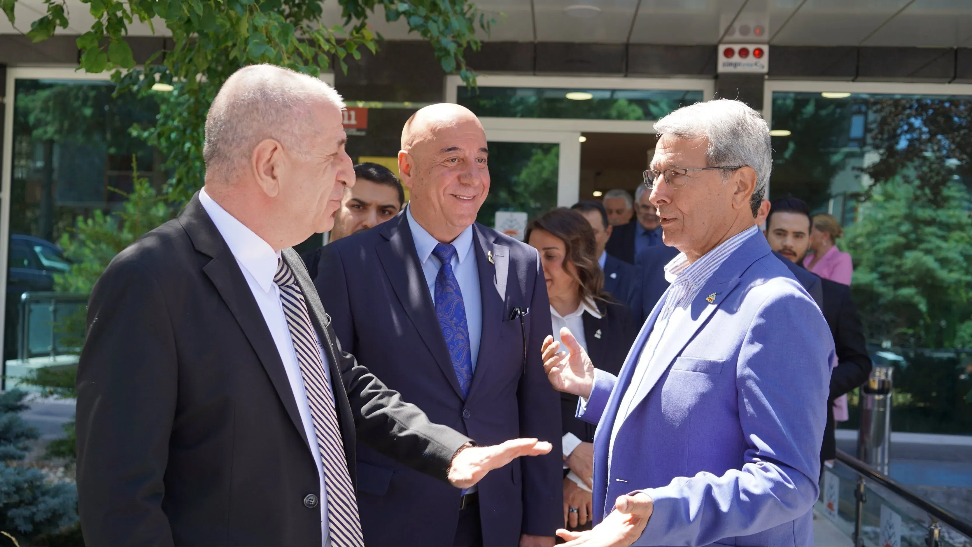 Ümit Özdağ: 'Askerimize saldırı var ancak açıklamıyorlar'