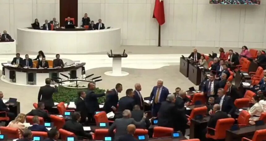 Varank’tan Meclis’te skandal sözler: ‘Ayı gibi oturuyorsun’