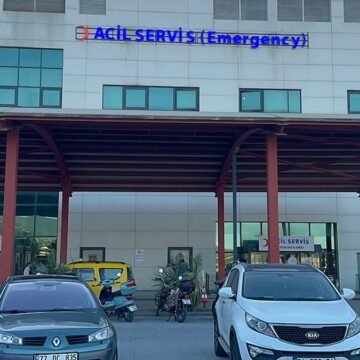 Yalova’da denize giren çocuk can verdi