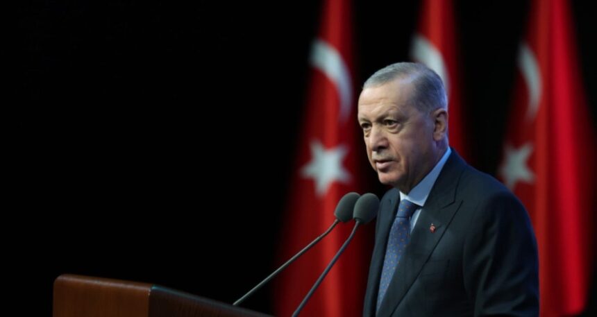 Yandaş yazar AKP’lilere ateş püskürdü: Bu Erdoğan’a ihanet