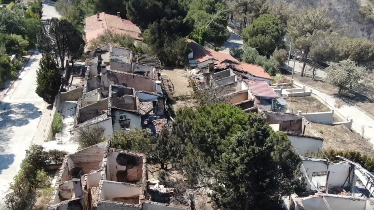 Yangın gitti arkasında enkazı kaldı! 'Burada nasıl yaşanır artık'