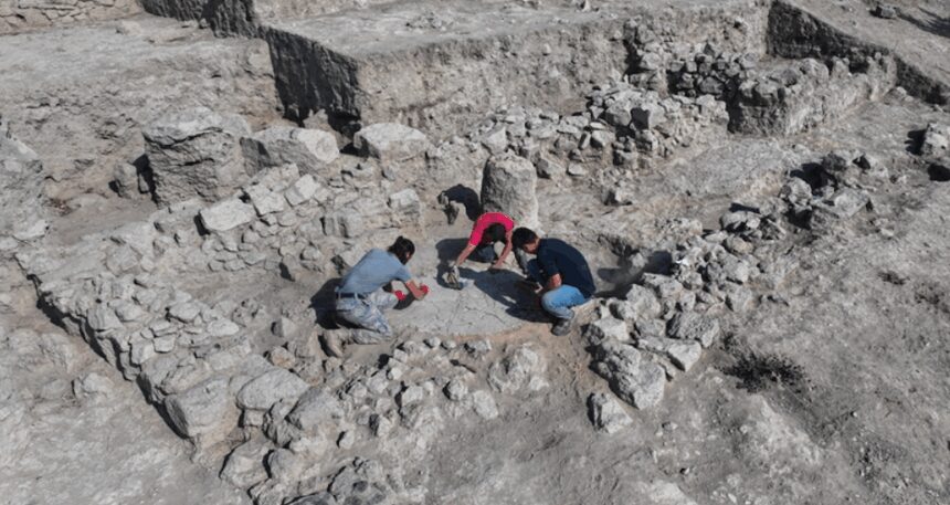 Yassı Höyük’te Geç Tunç Çağı’na ait yapı ve silolar gün yüzüne çıkarıldı