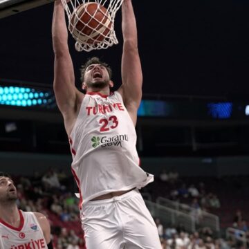 12 Dev Adam doludizgin! Son 16’yı garantiledi