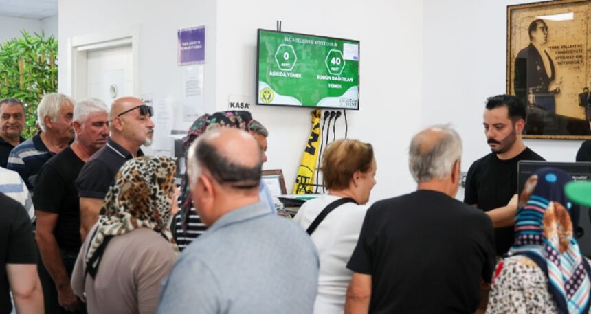 4 çeşit yemek 50 lira oldu, uzun kuyruklar oluştu