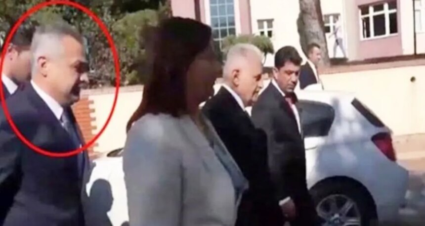 6 yıl önce omuz attı, şimdi çiçekle geldi