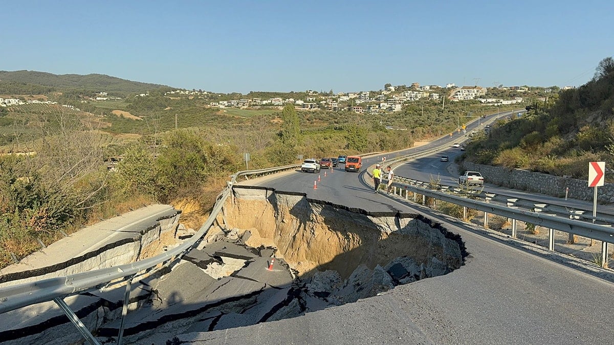 6,1 büyüklüğündeki deprem sonrası yürekleri ağza getiren görüntü