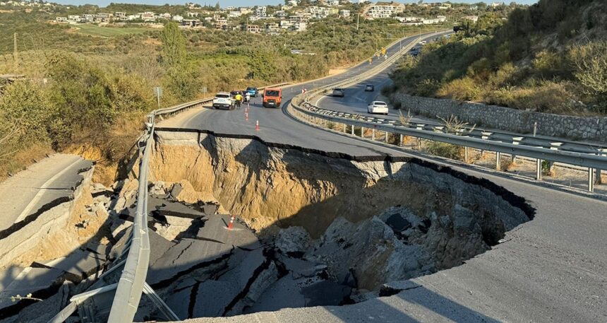 6,1 büyüklüğündeki deprem sonrası yürekleri ağza getiren görüntü