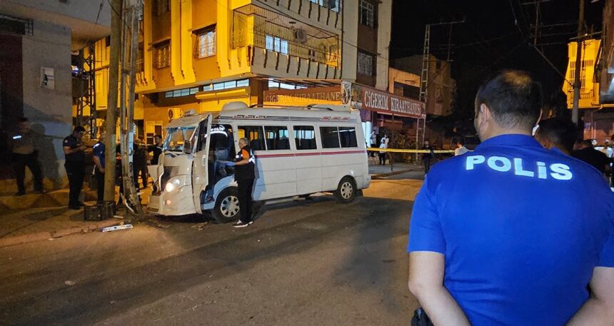Adana’da kanlı infaz: Dolmuş şoförü direksiyon başında can verdi