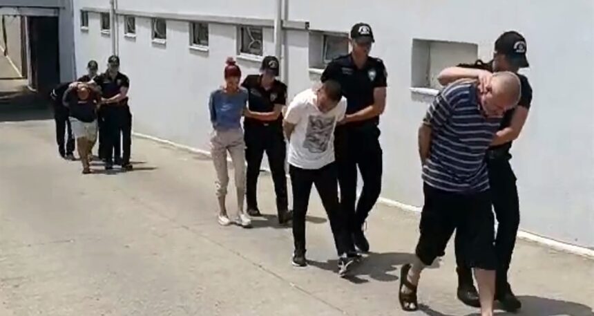 adanadaki-torbaci-operasyonunda-8-kisi-tutuklandi-7L6pv9wP.jpg Adana’daki ‘torbacı’ operasyonunda 8 kişi tutuklandı