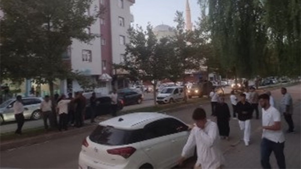 Aileler arasında silahlı, bıçaklı kavga: Yaralılar var