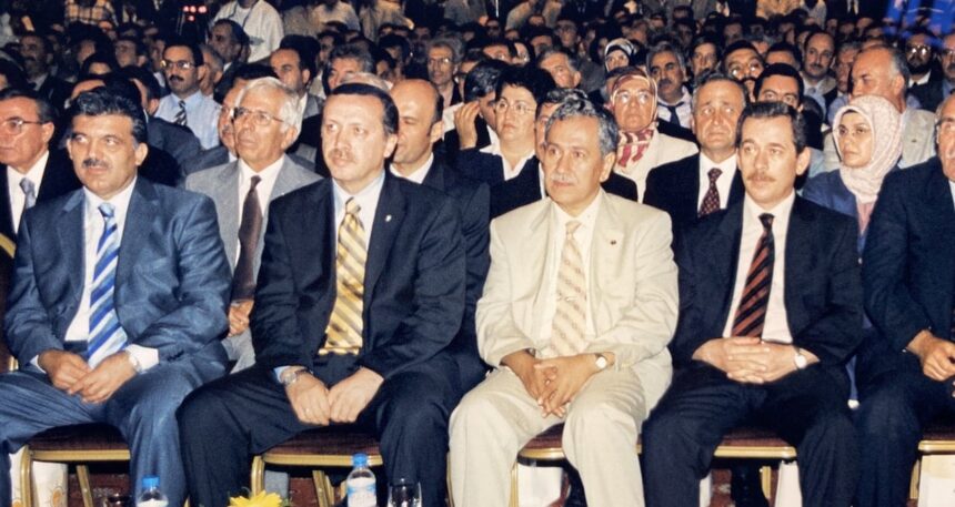 AKP kurucusundan Erdoğan’a fotoğraflı mesaj