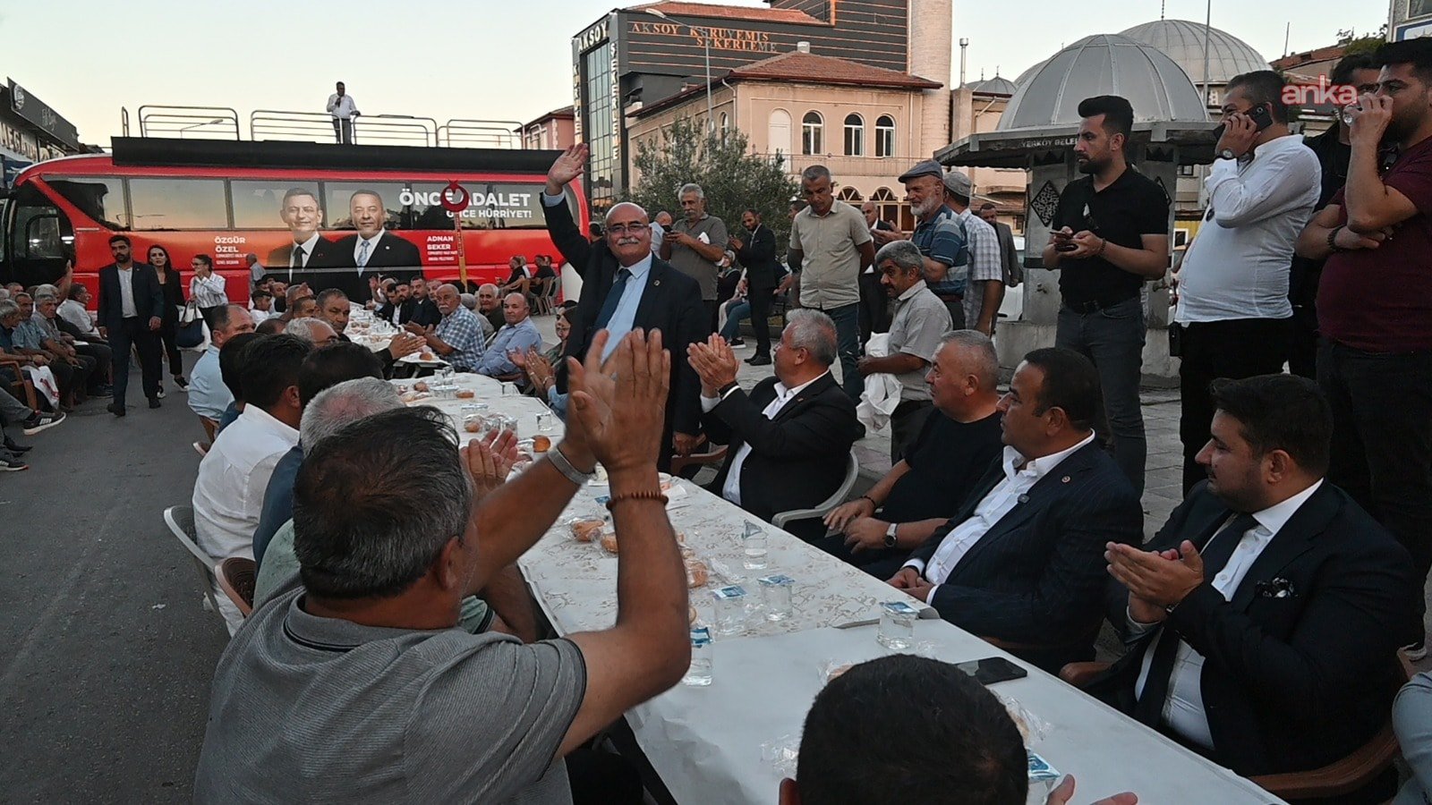 AKP'li belediye başkanı salon vermedi! CHP'nin yemeği mitinge dönüştü