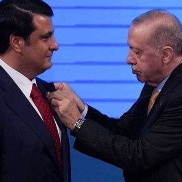 AKP’ye geçen belediye başkanı ilk iş olarak kadro dağıttı