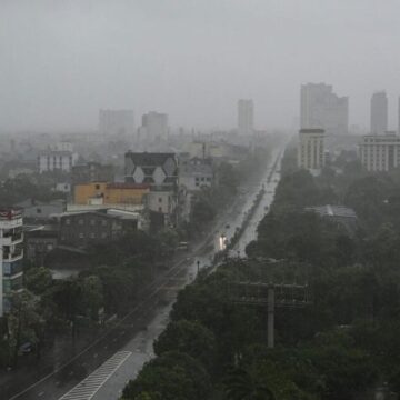 Alarmlar çaldı, denizler taştı: Yarım milyon insan bir günde yer değiştirdi