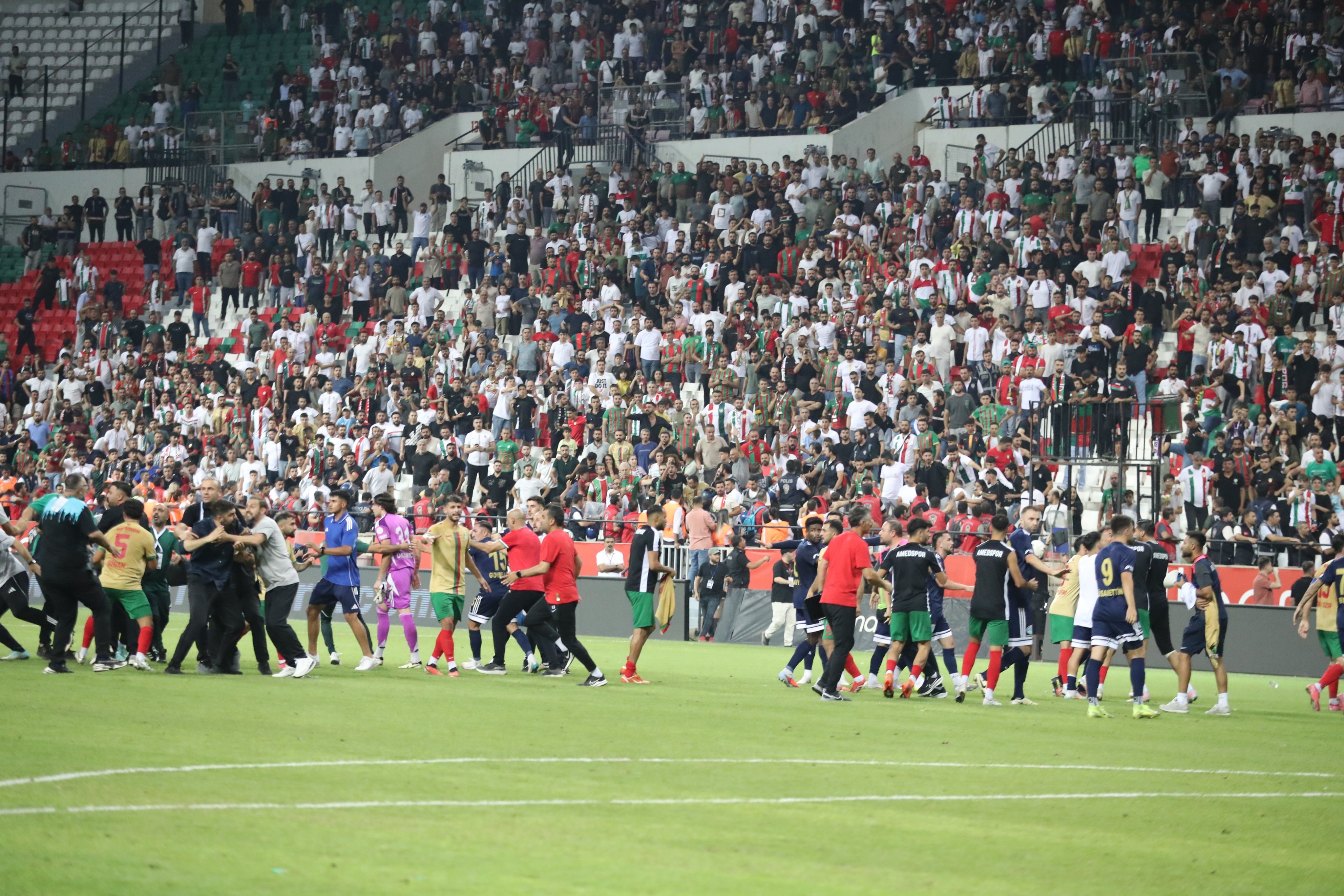 Amedspor-Erzurumspor maçı sonrası ortalık karıştı