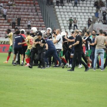 amedspor-erzurumspor-maci-sonrasi-ortalik-karisti-Us7ppzbL.jpg Amedspor-Erzurumspor maçı sonrası ortalık karıştı