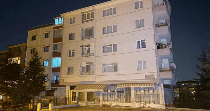 Ankara’da çatlaklar oluşup, çatırdayan 8 katlı apartman tahliye edildi