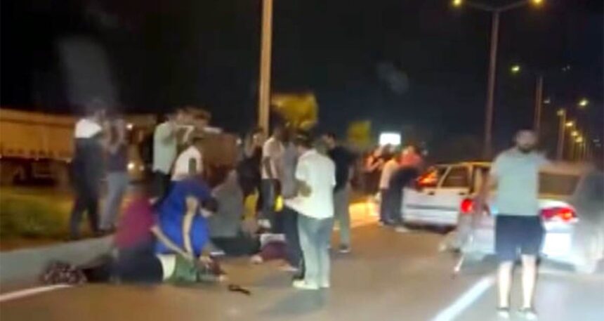 Anne-kız yolun karışına geçmeye çalıştı, ortalık savaş alanına döndü