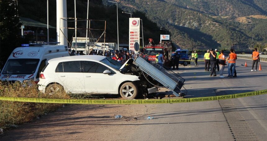 Anne ve oğlunun öldüğü kazada yürek burkan detay